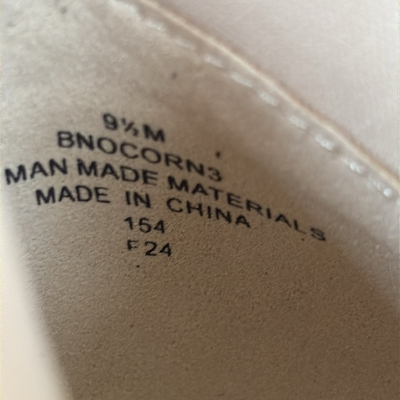 Brand New Bandolino Ivory Stacked Heeled Ankle Boots Bow Wrapped Strap - Picture 9 of 16